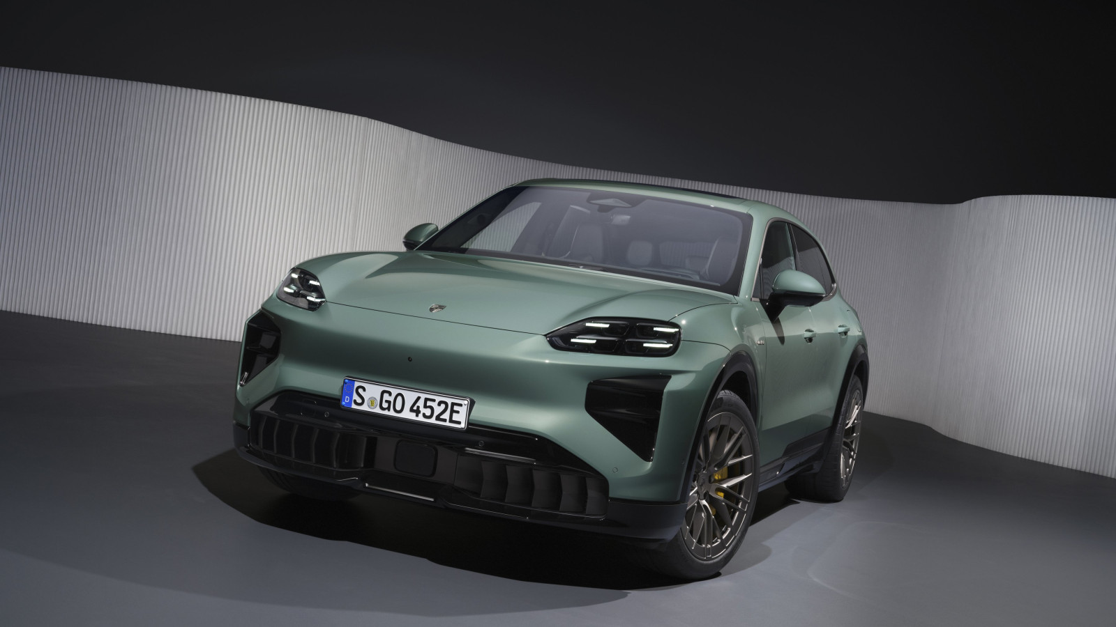 New Porsche Cayenne EV is company's most powerful car | Move Electric