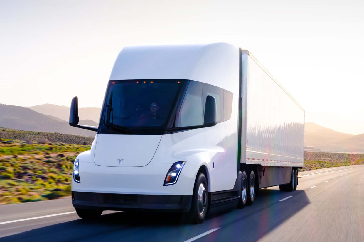 Tesla Semi truck enters production with first deliveries by end of 2022