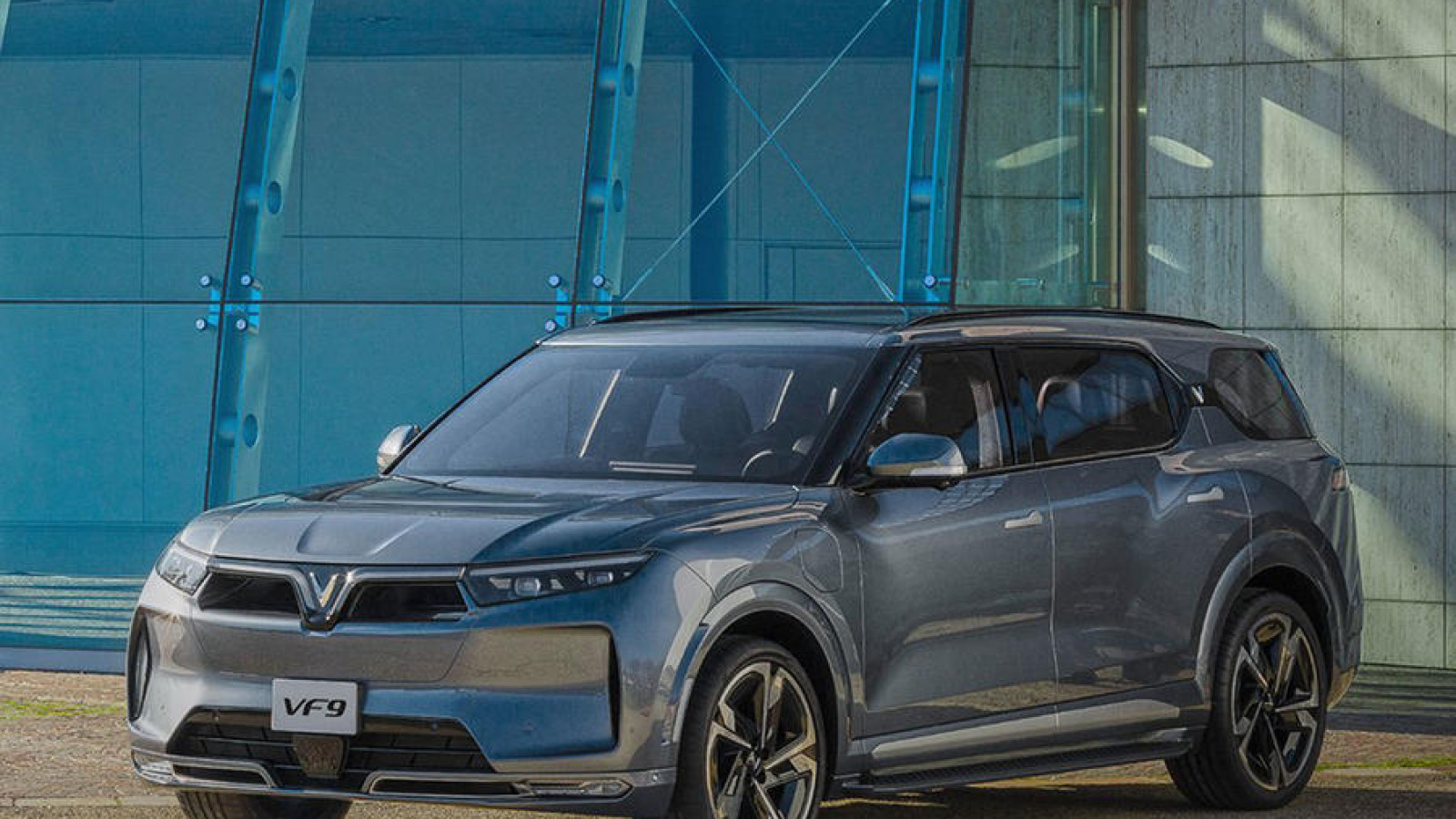 7. Vinfast VF9 - 123kWh
