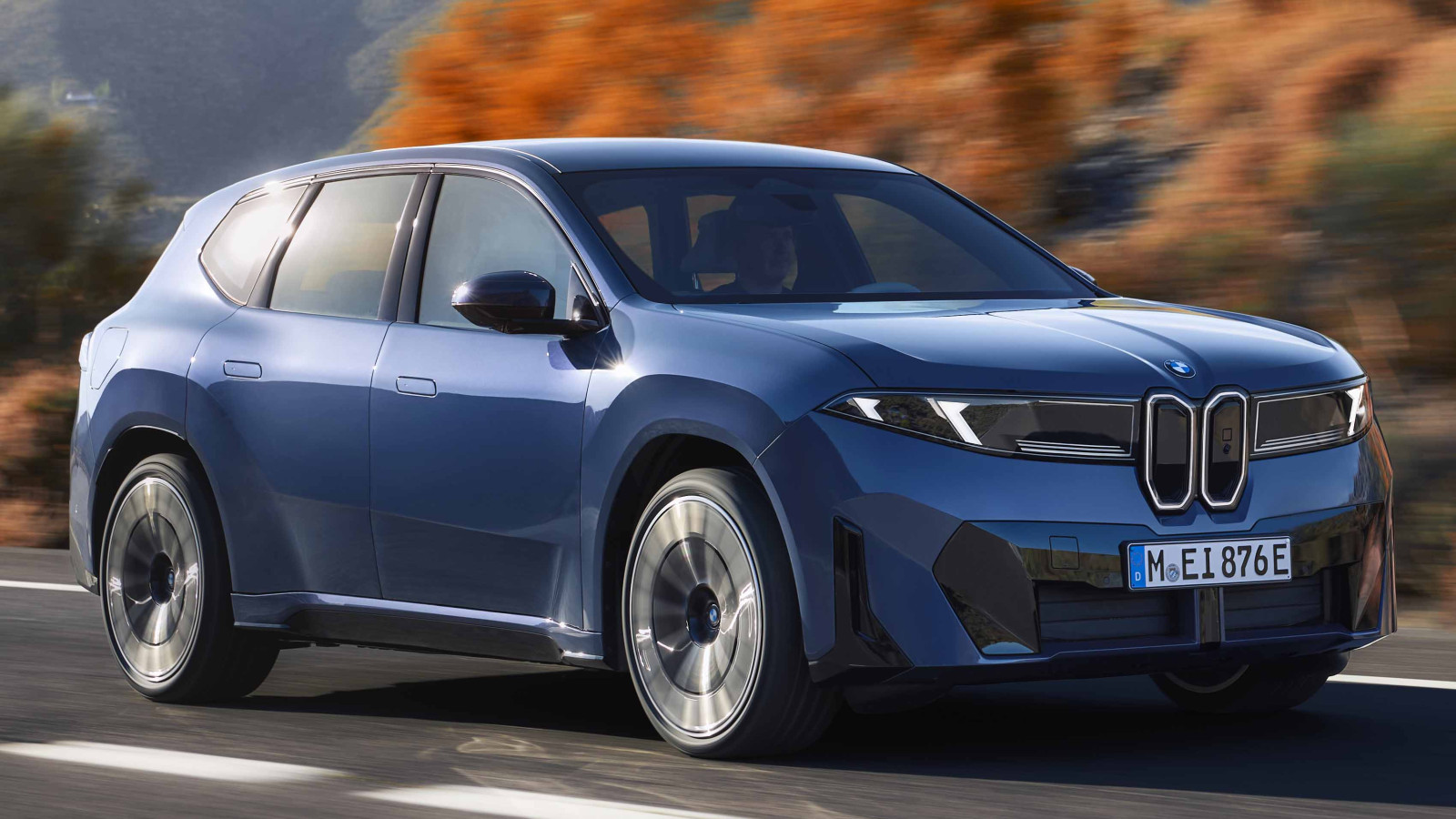 BMW ha presentado el nuevo iX3, un coche que representa el comienzo de una nueva y audaz era en cuanto a diseño, tecnología, conducción y métodos de producción, ya que es el primero de sus modelos Neue Klasse.