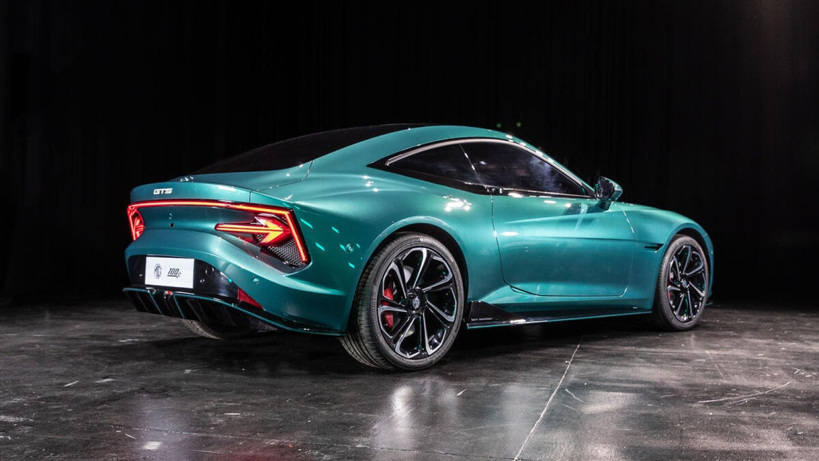 Es ist leicht, sich von dem Argument einlullen zu lassen, dass Elektro-Sportwagen langweilig sind, aber das ist einfach nicht der Fall.