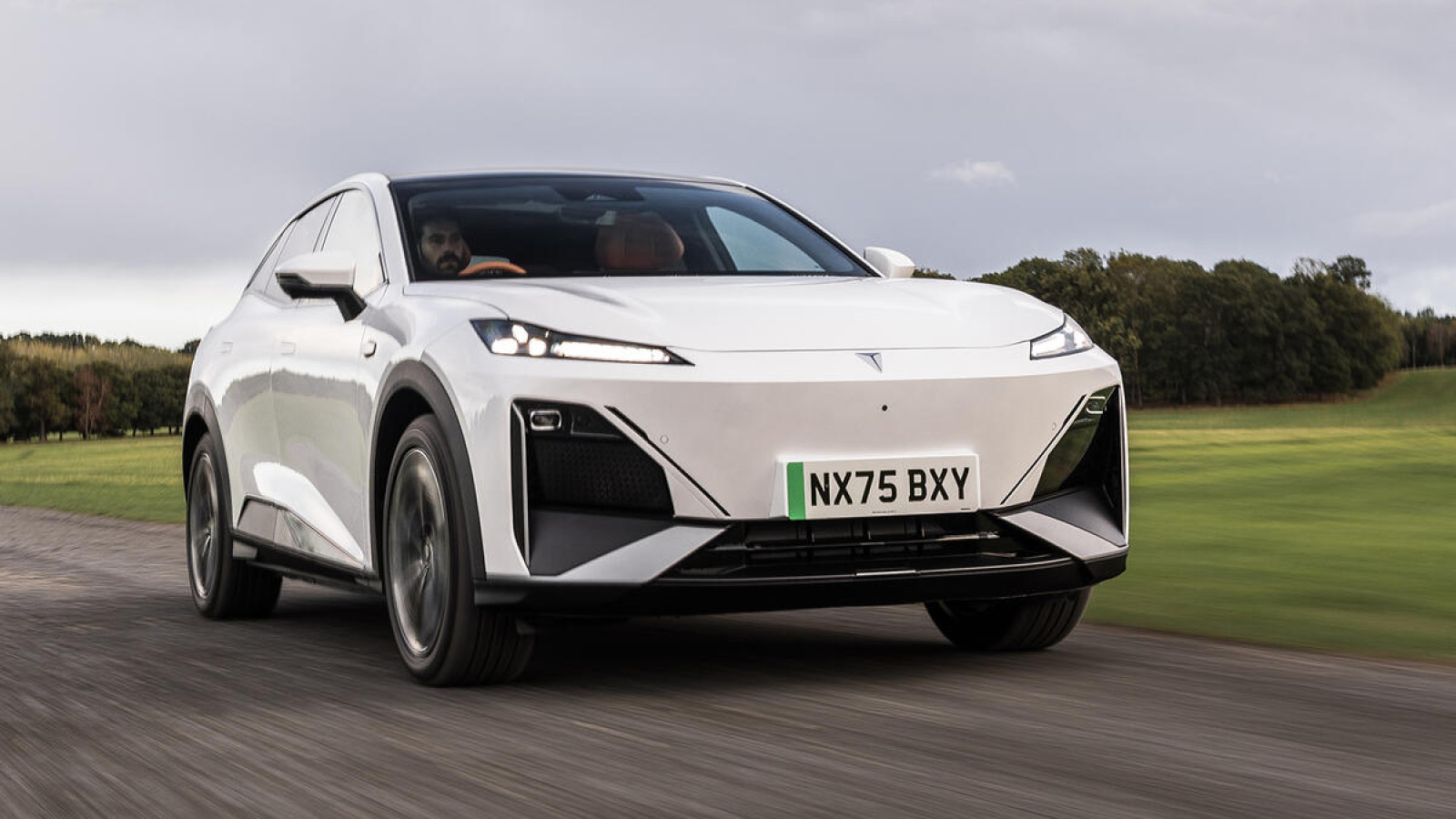 Otro SUV eléctrico chino ha entrado en el mercado de automóviles nuevos, y tiene en el punto de mira al Tesla Model Y. Changan Deepal S07 front