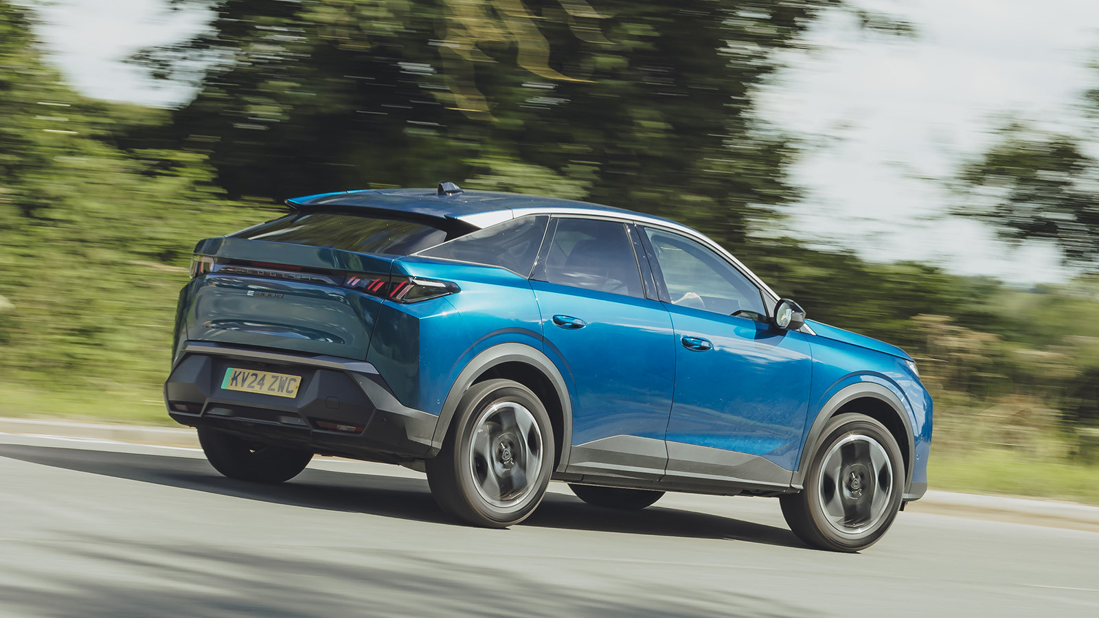 Peugeot e-3008 - 700km