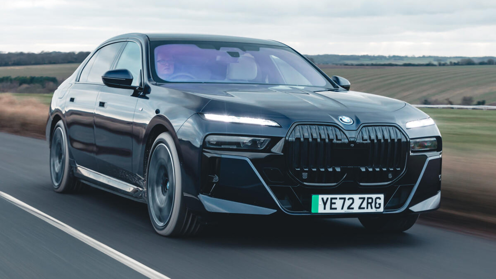 1. BMW i7