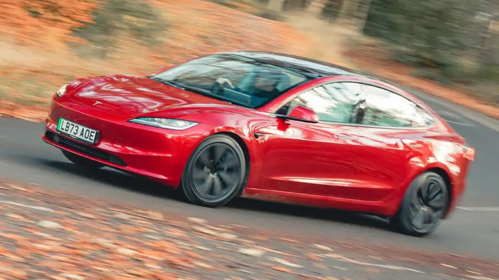 Tesla Model 3 - 702km