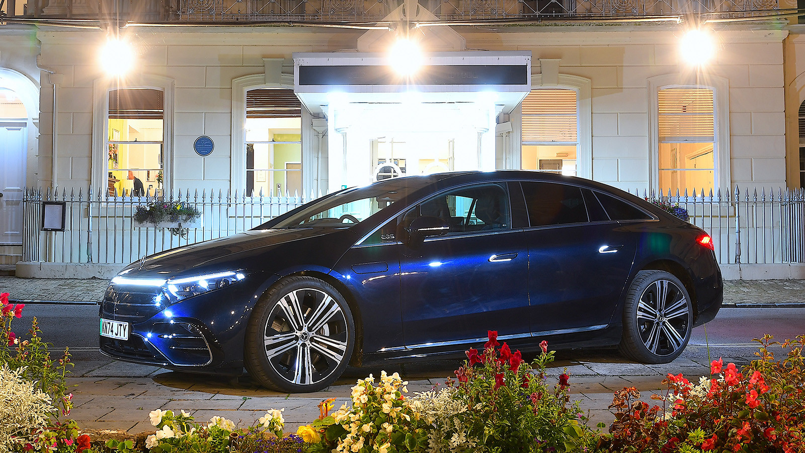 Mercedes EQS – 821km (510 miles)