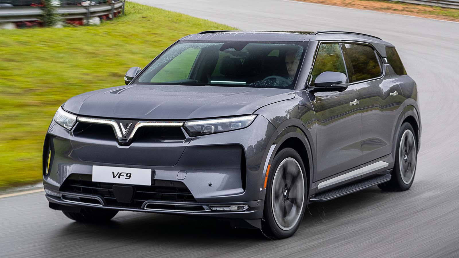 10. Vinfast VF9- 123kWh Vinfast VF9