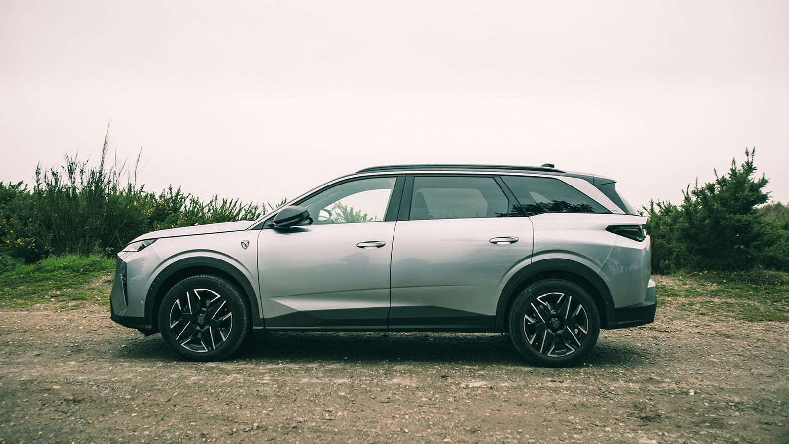 Peugeot e-5008 – 660km (410 miles)