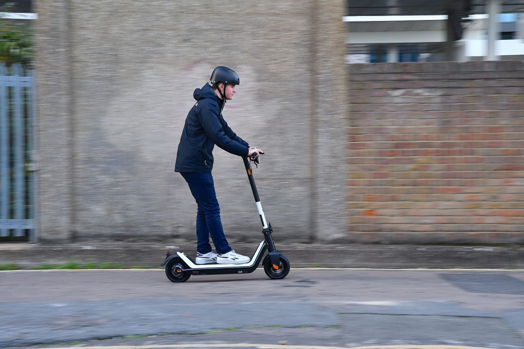 KQi3  NIU Electric Scooter