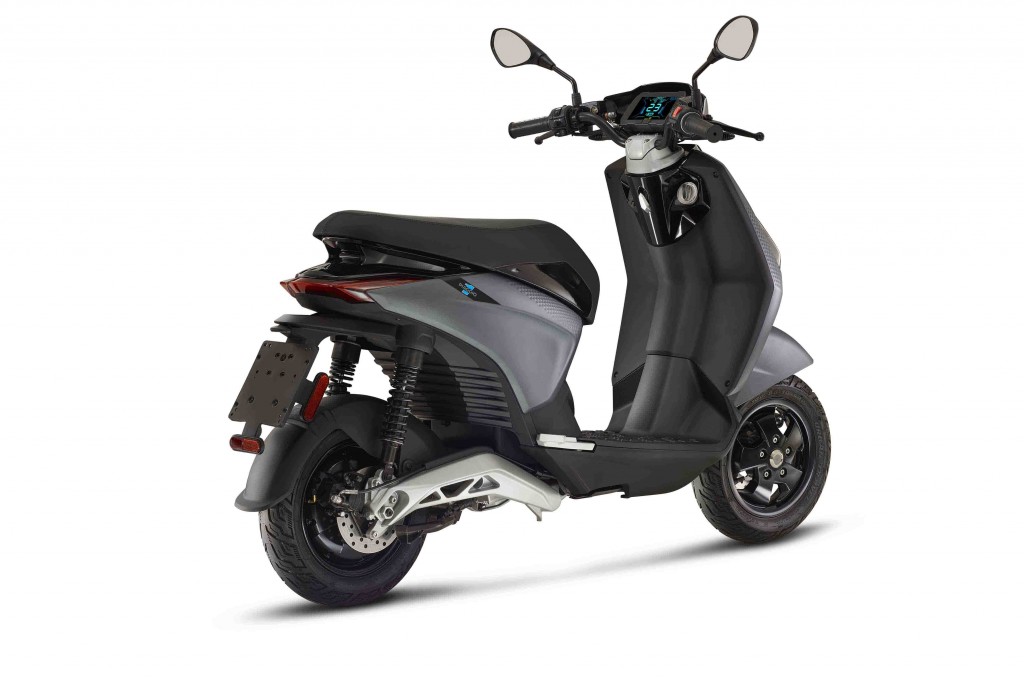 Piaggio 1 electric scooter review | Move Electric