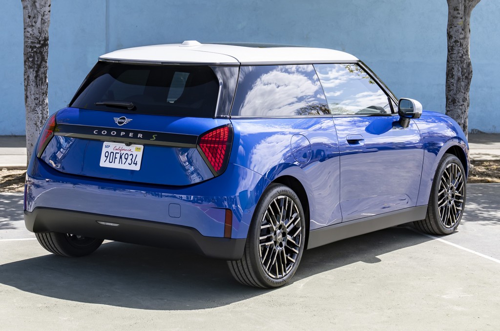 Mini Cooper SE (2021-2024) price and specifications - EV Database